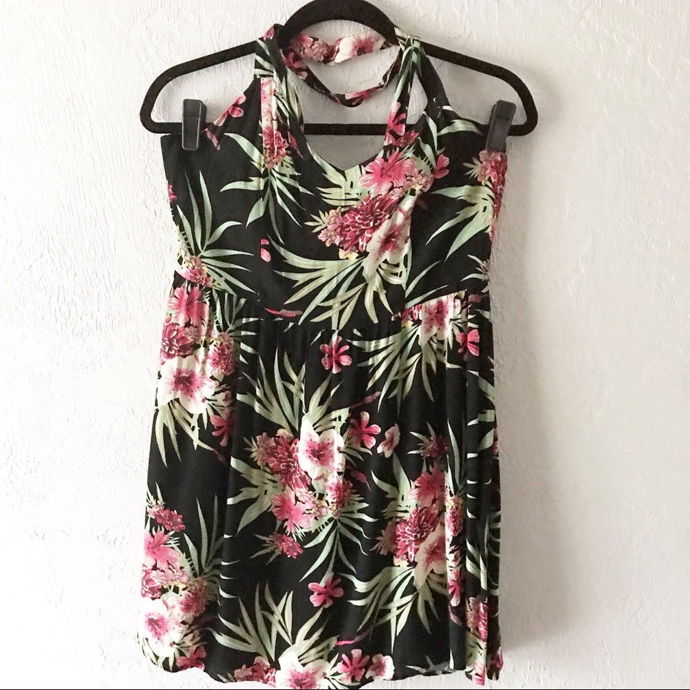 Forever 21 / Floral Criss Cross Dress
